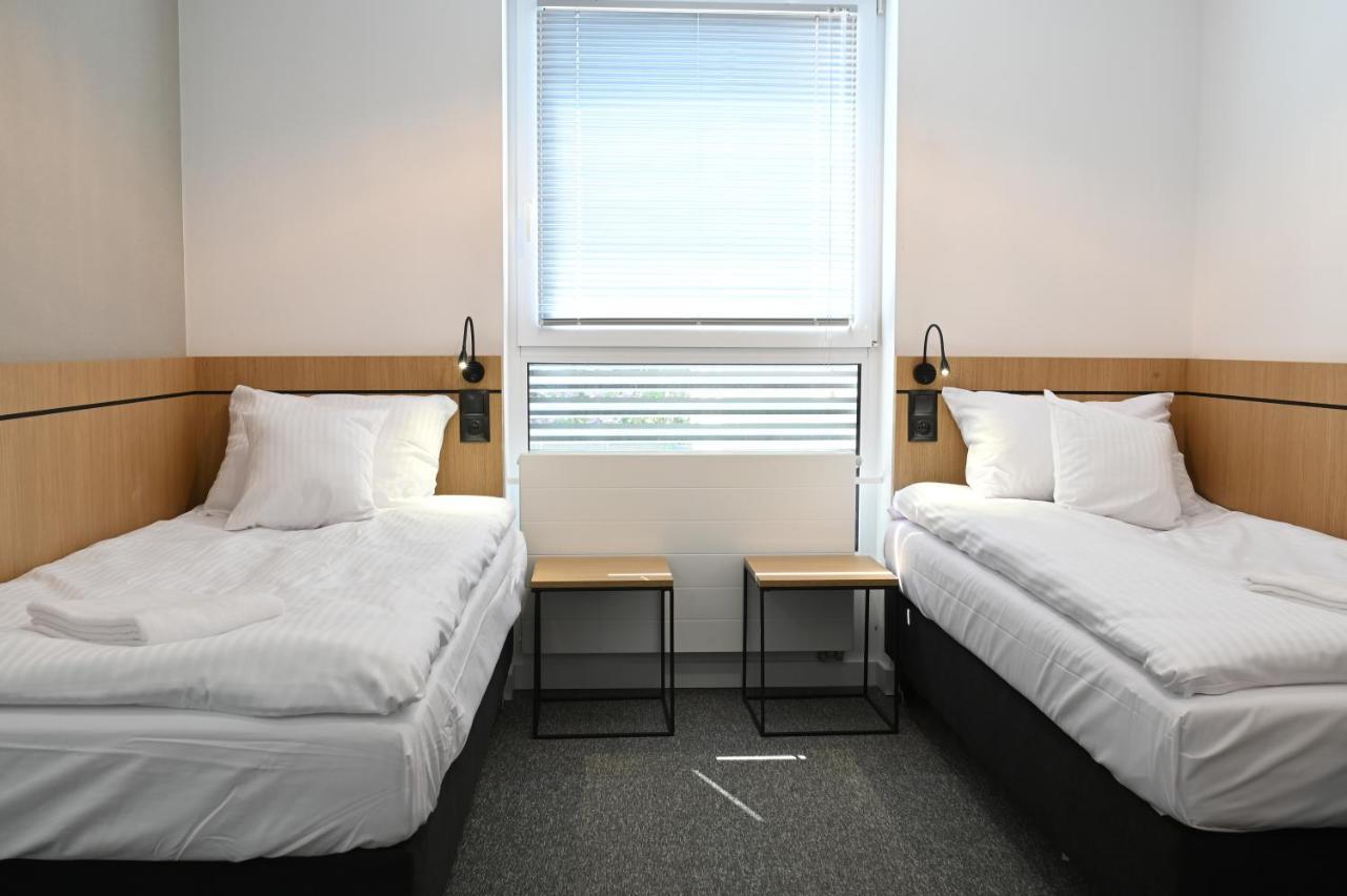 Hotel Parrot Raszyn Buitenkant foto